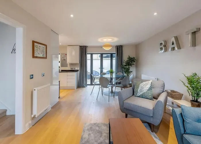 Fantastic 3-Bed House With Parking